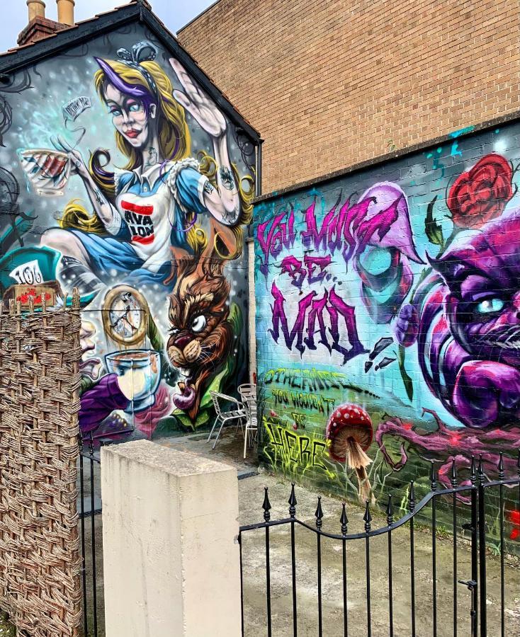 The Rabbit Hole Villa Glastonbury Exterior photo